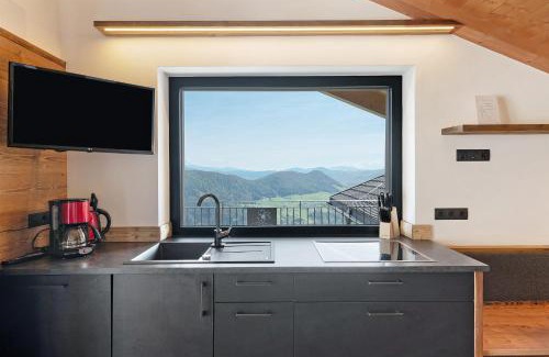 Lajen Apartment | Pet-Friendly Platiederhof Apt Tschöfas - Guest Rated 10/10