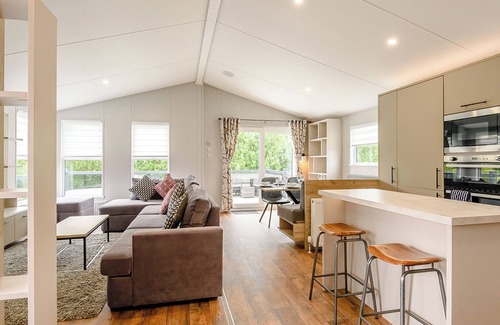 Mablethorpe Ski Chalet | Newly Opened Lodge: Family-Friendly with Spa & Hot Tub