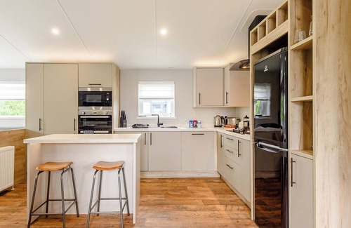 Mablethorpe Ski Chalet | Newly Opened Lodge: Family-Friendly with Spa & Hot Tub