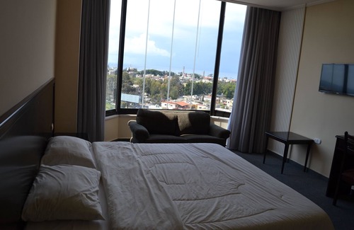Tyre Hotel | Delightful Platinum Hotel: Family-Friendly with Pool & Spa