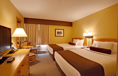 Tyre Hotel | Delightful Platinum Hotel: Family-Friendly with Pool & Spa
