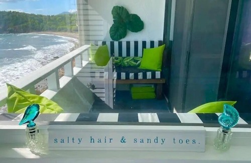 Bolongo Bay Condo | Modern Romantic Getaway with Ocean View & Pool Access