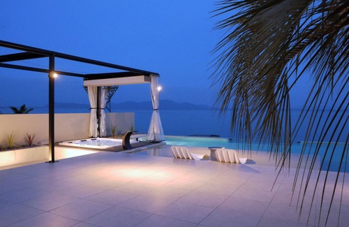 Minami-komatsu Villa | Experience PLATINUM RESORT: Villa with Infinity Pool & Beach