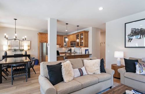 Vail Condo | Platinum Vail Condo: Steps from Gondola & Top-Rated Stay