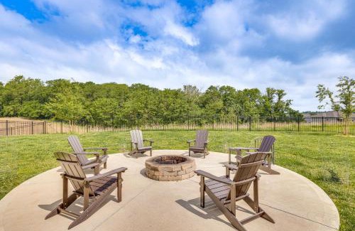 Platte City House | Relaxing Platte City Retreat with Pool, Steps from Kansas City!