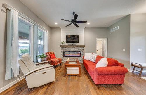 Platte City House | Relaxing Platte City Retreat with Pool, Steps from Kansas City!