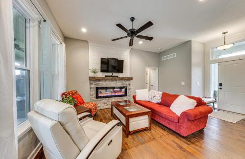 Platte City House | Relaxing Platte City Retreat with Pool, Steps from Kansas City!