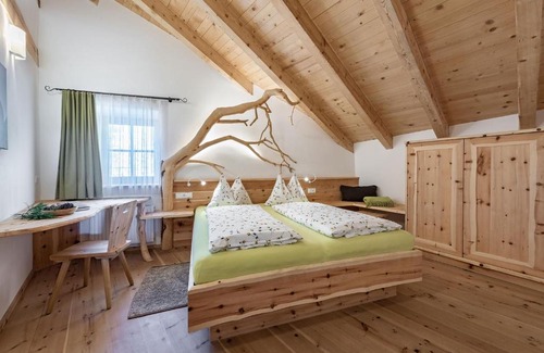 Bressanone House | Platzbon: Family-Friendly Retreat with Kitchen Amenities