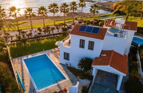 Kissonerga Villa | Platzia Beach Villas: Oceanfront Bliss with 9.4/10 Rating