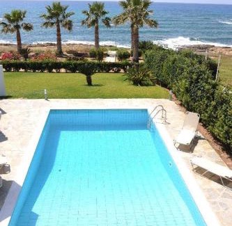 Kissonerga Villa | Platzia Beach Villas: Oceanfront Bliss with 9.4/10 Rating