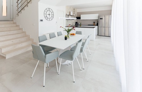 Vinisce Villa | Luxury Villa B: Ocean View, Pool & Pet-Friendly Retreat