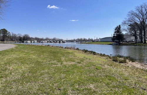Carbondale RV Rental | Experience Play Port Marina: Lakefront Campsite Bliss