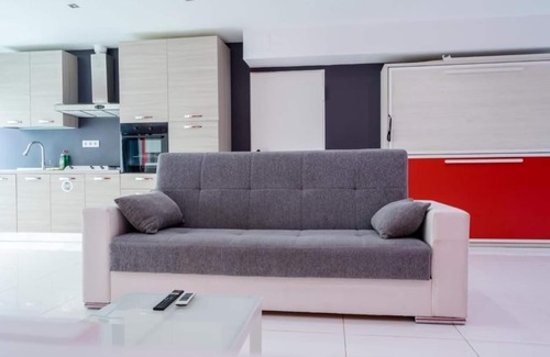 Castelldefels Apartment | Relaxing Apartment Just 3 Minutes from Playa in Castelldefels