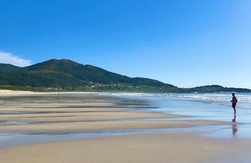 Lira Apartment | Oceanfront Escape at Playa de Carnota - SondeLira Awaits