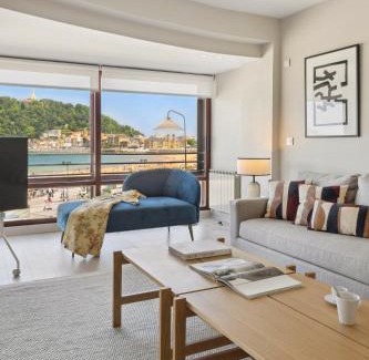 San Sebastian Centro Apartment | Playa de La Concha 9 by FeelFree Rentals