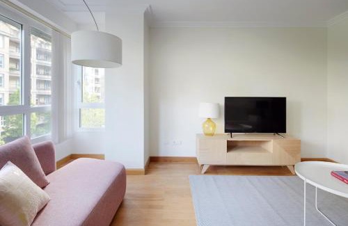 Antiguo Apartment | Family-Friendly Stay at Playa de Ondarreta 2 - Rated 9.1
