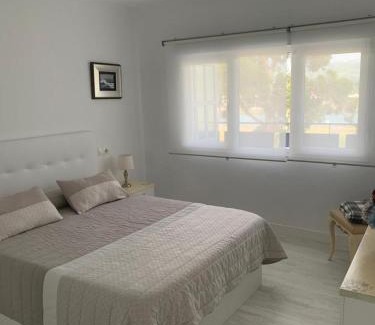Linero Apartment | Beachfront Retreat: Playa del Puntal in Villaviciosa
