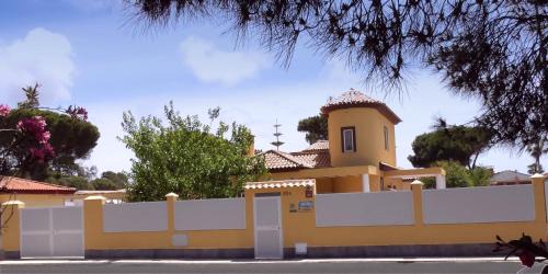 Isla Cristina House | Relax at Playa Eucaliptos 1A: Oceanfront & Pet Friendly