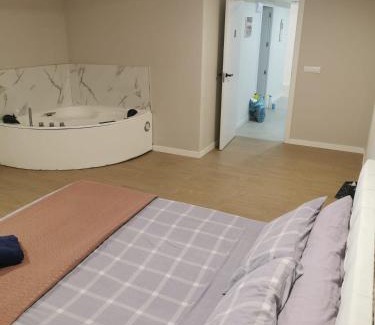 Raval Roig Hotel | Relax at Playa Postiguet: Pet-Friendly with Hot Tub