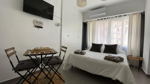 La Malagueta Apartment | Discover Oceanfront Bliss at Playa, Sol y Centro Histórico