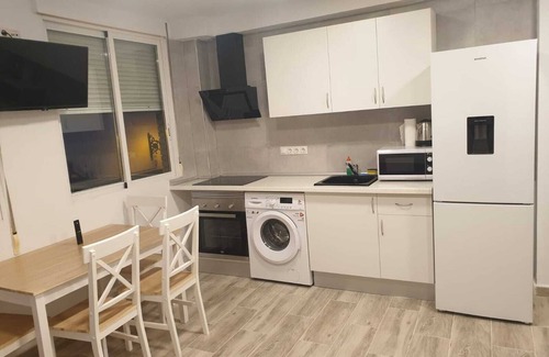 El Cabanyal House | Relax at Playa Valencia Apartment, Steps from the Beach