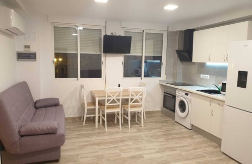 El Cabanyal House | Relax at Playa Valencia Apartment, Steps from the Beach