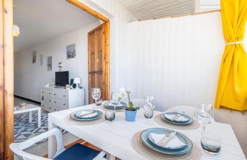 Santa Pola Apartment | Oceanfront Playa Varadero: Guest Rated 9.8 with Pool Access