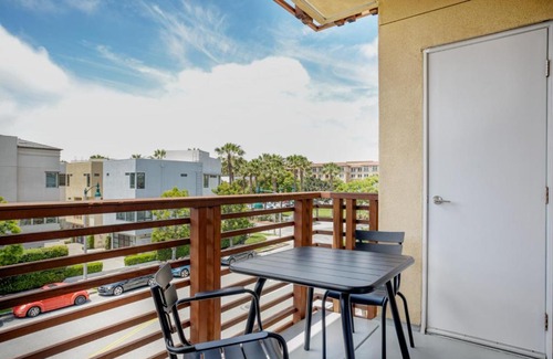 Playa Vista Apartment | Playa Vista 1BR with Pool, Gym & Lounge near LAX