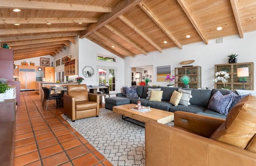 Beach Barber Tract House | Beachfront Bliss at B5250 Playa Vista: Rated 9.2/10