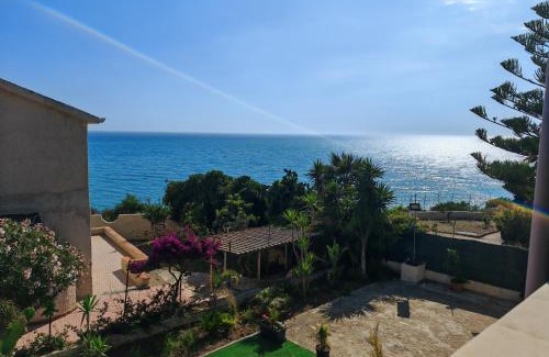 Agrigento House | Villa Playa Paradise: Oceanfront Retreat with Top Amenities