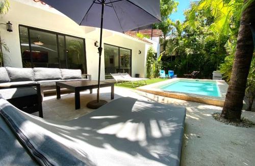 Playacar Beach Villa | Oceanfront Villa Almendra Playacar: Pet Friendly Retreat
