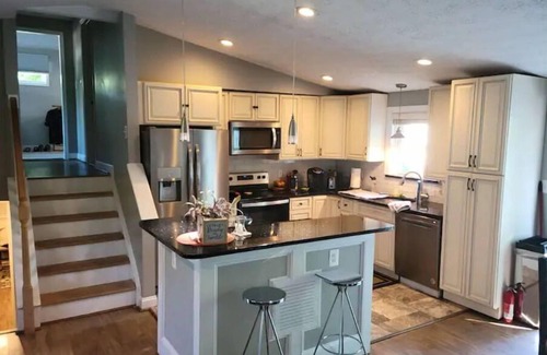 Leesburg House | Inviting Open Spaces for Families and Pets Near Attractions