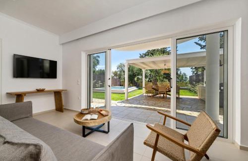 Petriti Apartment | Explore Playia Villas I: 4-Star Stay with Pool & Kitchen