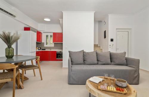 Petriti Apartment | Explore Playia Villas I: 4-Star Stay with Pool & Kitchen
