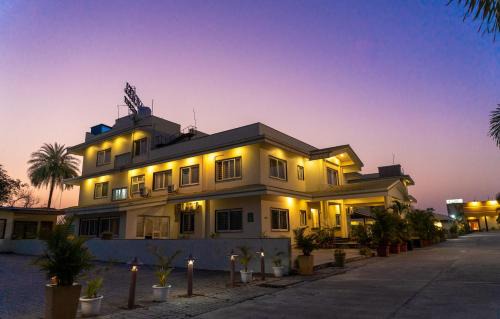 Bhopal Hotel | Family-Friendly Playotel Resort Bhopal with Pool & Dining