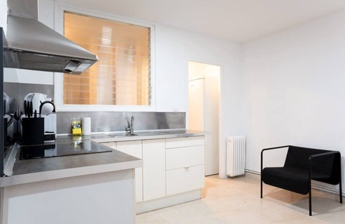 La Ribera Apartment | Plaza Urquinaona: Central 3BD with Wheelchair Access & Spa