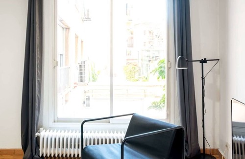 La Ribera Apartment | Plaza Urquinaona: Central 3BD with Wheelchair Access & Spa