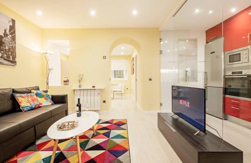 Moncloa - Arguelles Apartment | Top-Rated Plaza de España Central - Cozy Apartment Retreat