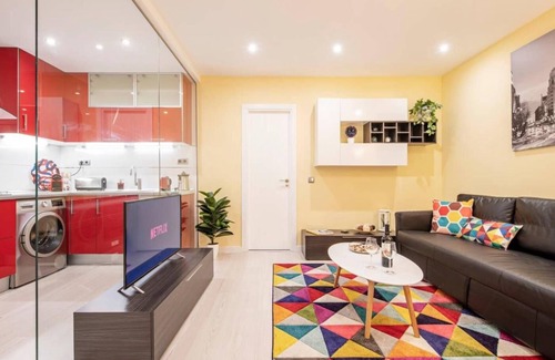 Moncloa - Arguelles Apartment | Top-Rated Plaza de España Central - Cozy Apartment Retreat