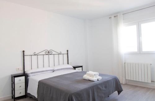 Plaza de Toros-Doctores-San Lazaro Apartment | Family-Friendly Lightbooking Plaza de Toros Granada Awaits