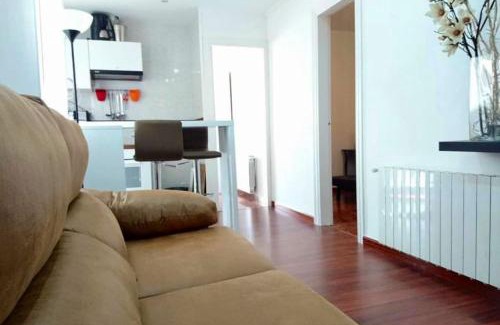 El Poble-sec Apartment | Plaza España - Cómodo y luminoso con balcón y wifi