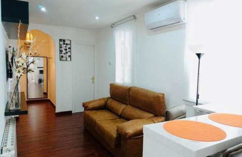 El Poble-sec Apartment | Plaza España - Cómodo y luminoso con balcón y wifi