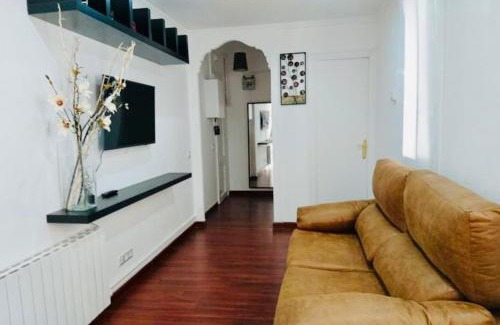 El Poble-sec Apartment | Plaza España - Cómodo y luminoso con balcón y wifi