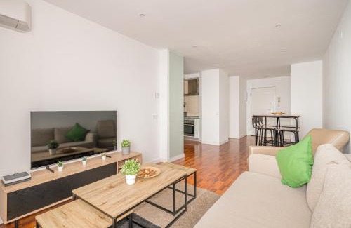Moncloa - Arguelles Apartment | Plaza España: Breathtaking Views with Spa & Family Options