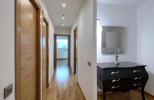 El Port Apartment | Experience Plaza Europa Fira Gran Via: Guest Rated 9.8/10