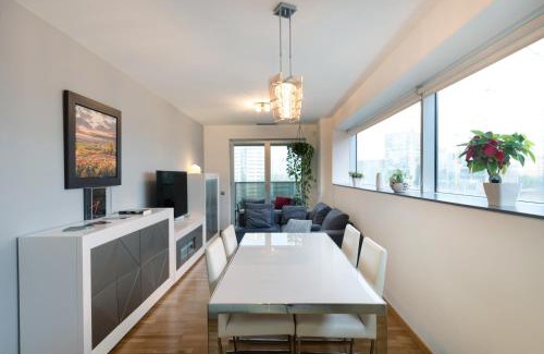El Port Apartment | Experience Plaza Europa Fira Gran Via: Guest Rated 9.8/10
