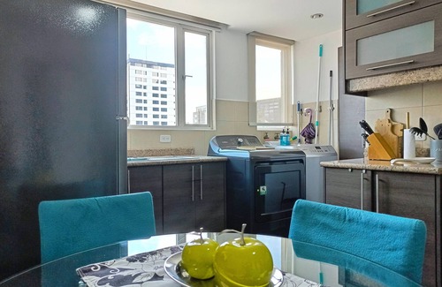 La Mariscal Apartment | Plaza Foch Area Apartments with Balcony & Spa Amenities
