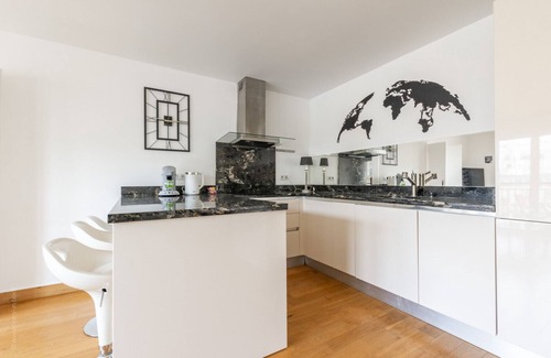 Chessy Apartment | Convenient Plaza Fontaine Rouge Near Disneyland Paris