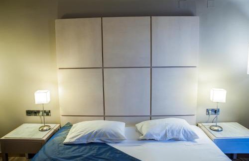 Loutraki-Agioi Theodoroi Hotel | Budget-Friendly Plaza Hotel with Family Amenities & Dining