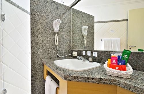 Centro Hotel | Relax at Plaza Inn Flat Araxá with Pool and Spa Amenities